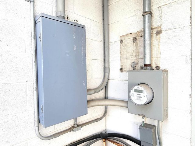 119 W 2ND Street, Flora, IL 62839