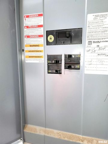 119 W 2ND Street, Flora, IL 62839