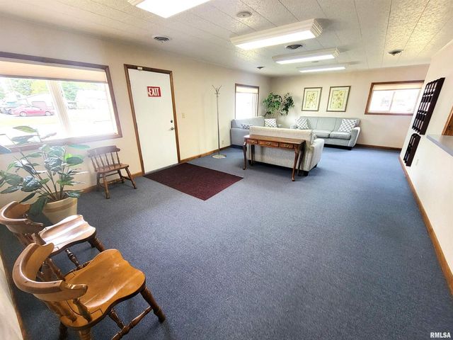 119 W 2ND Street, Flora, IL 62839