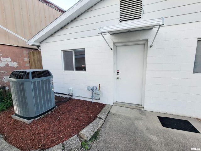 119 W 2ND Street, Flora, IL 62839