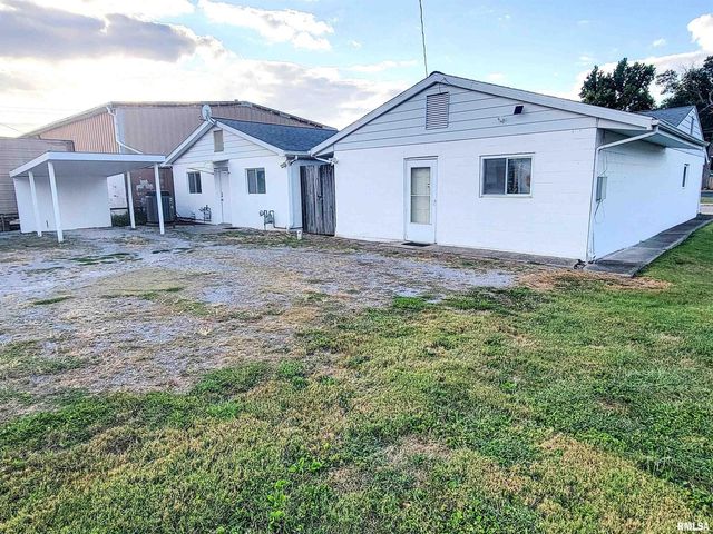 119 W 2ND Street, Flora, IL 62839