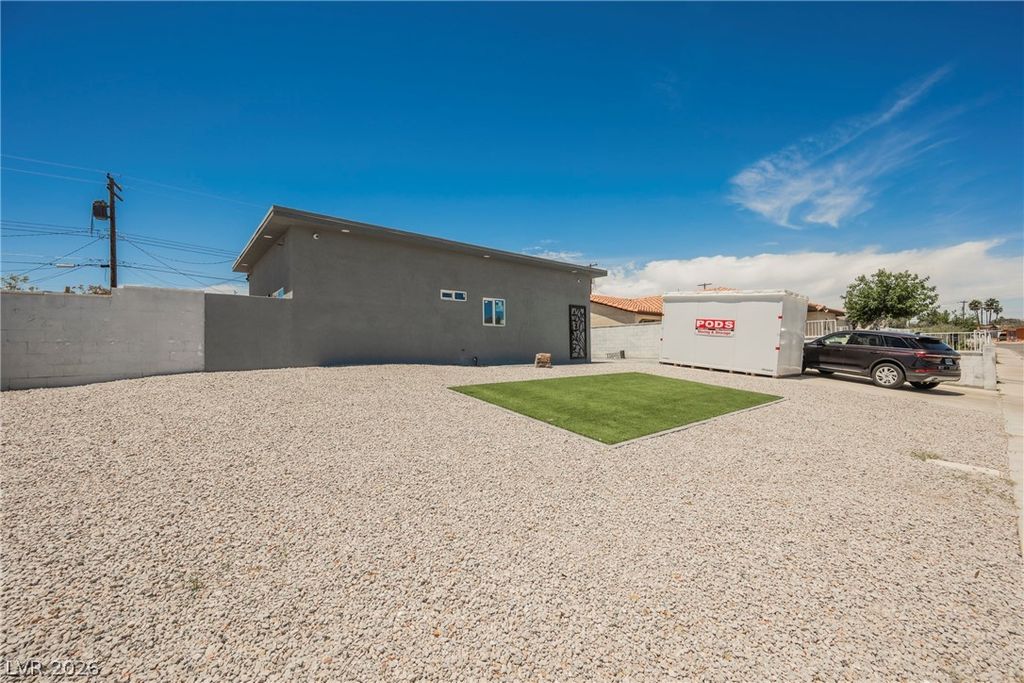 2807 Hermosa Street, Las Vegas, NV 89169 — photo 2