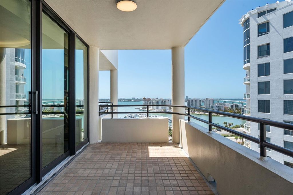 Image 12 of property listing at 1255 N GULFSTREAM AVENUE 1501, Sarasota, FL 34236