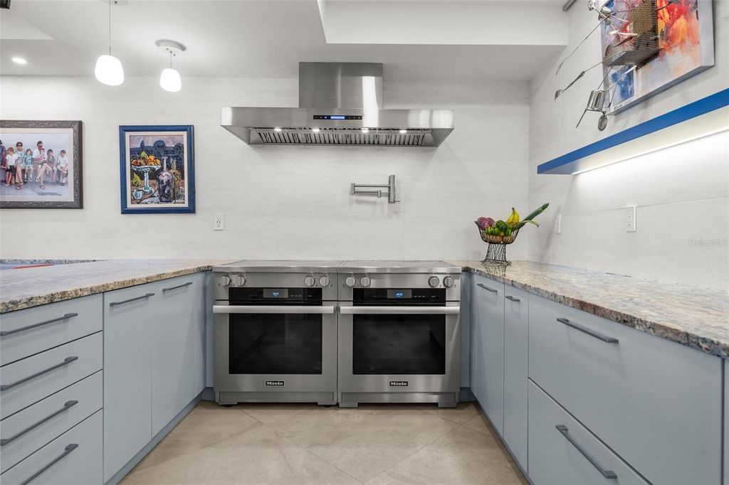 Image 17 of property listing at 1255 N GULFSTREAM AVENUE 1501, Sarasota, FL 34236