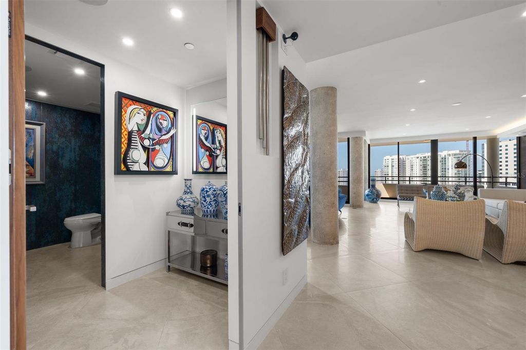 Image 3 of property listing at 1255 N GULFSTREAM AVENUE 1501, Sarasota, FL 34236