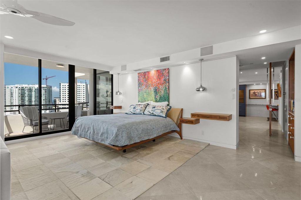 Image 23 of property listing at 1255 N GULFSTREAM AVENUE 1501, Sarasota, FL 34236