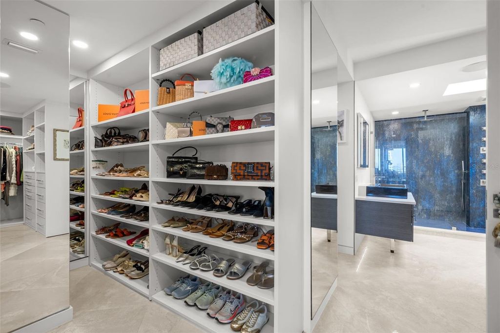 Image 28 of property listing at 1255 N GULFSTREAM AVENUE 1501, Sarasota, FL 34236