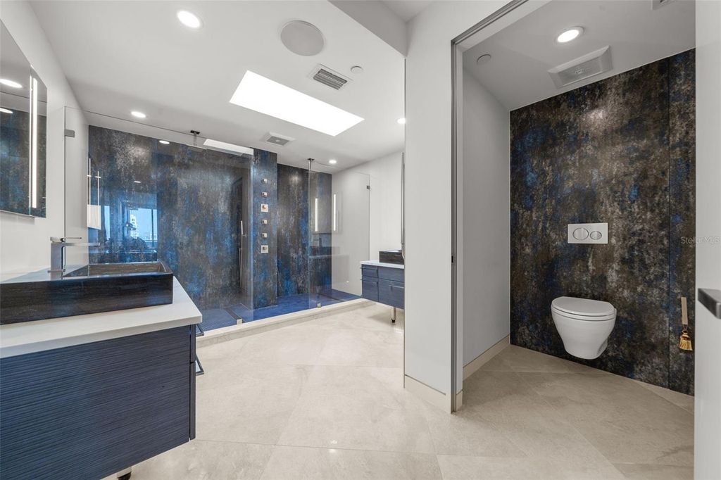 Image 29 of property listing at 1255 N GULFSTREAM AVENUE 1501, Sarasota, FL 34236