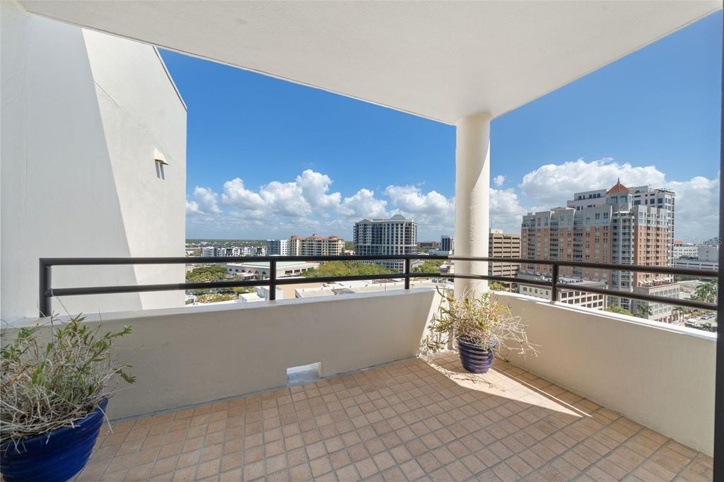 Image 34 of property listing at 1255 N GULFSTREAM AVENUE 1501, Sarasota, FL 34236