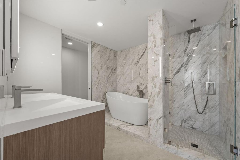 Image 35 of property listing at 1255 N GULFSTREAM AVENUE 1501, Sarasota, FL 34236