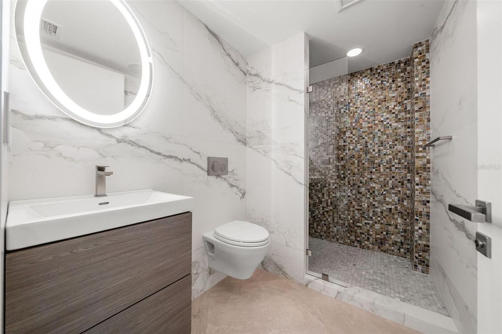 Image 41 of property listing at 1255 N GULFSTREAM AVENUE 1501, Sarasota, FL 34236