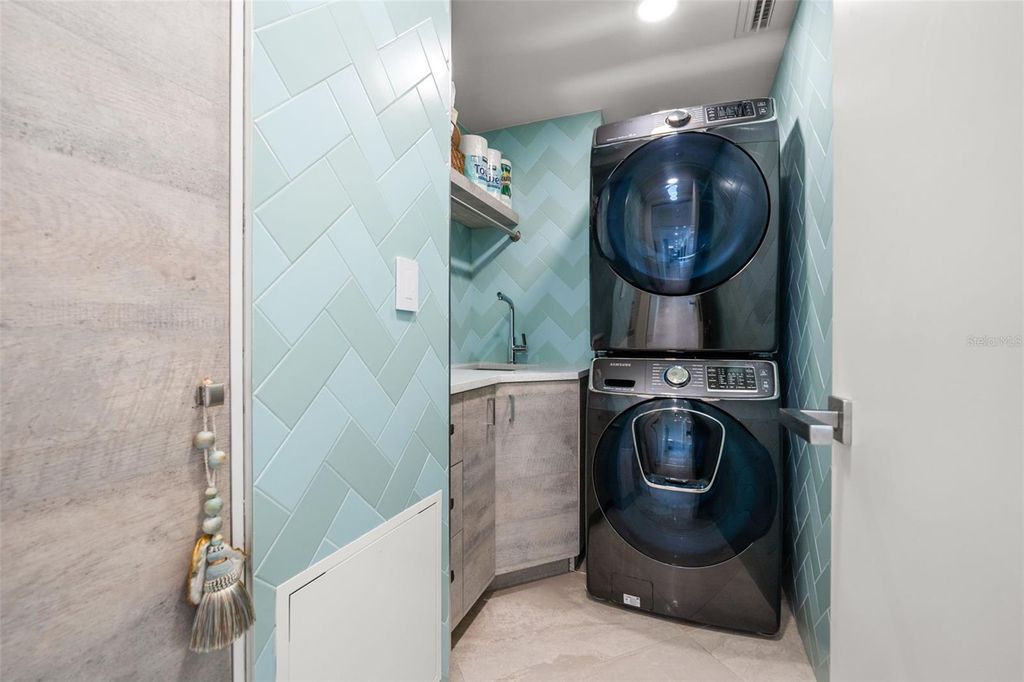 Image 44 of property listing at 1255 N GULFSTREAM AVENUE 1501, Sarasota, FL 34236