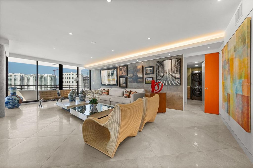 Image 6 of property listing at 1255 N GULFSTREAM AVENUE 1501, Sarasota, FL 34236