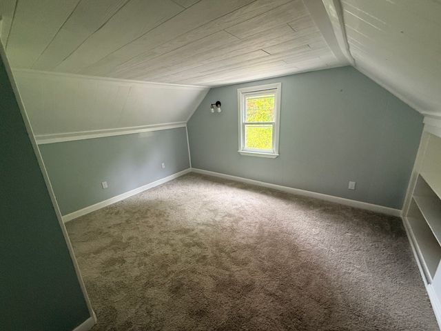 33 Johnson St, Westport, MA 02790