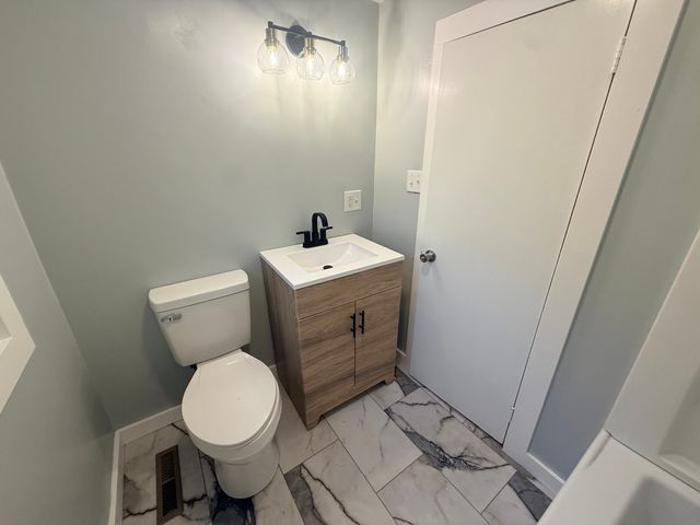 33 Johnson St, Westport, MA 02790