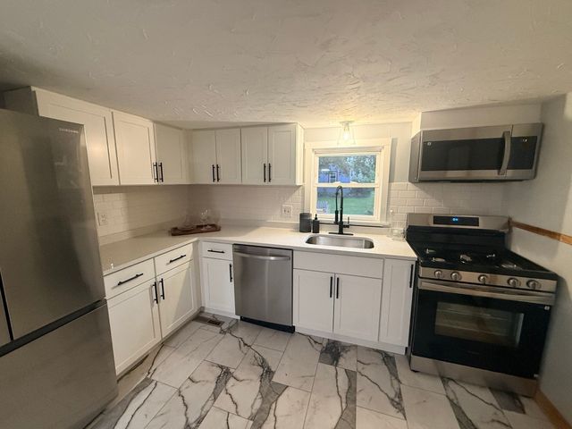 33 Johnson St, Westport, MA 02790