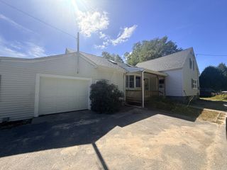 33 Johnson St, Westport, MA 02790