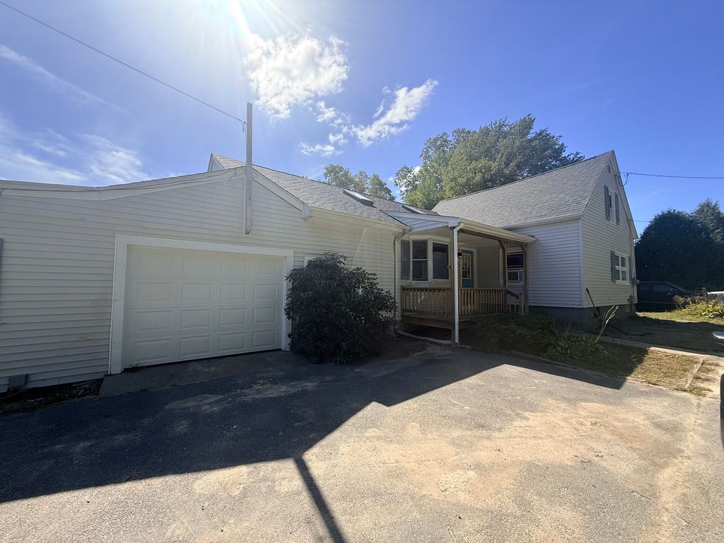 33 Johnson St, Westport, MA 02790