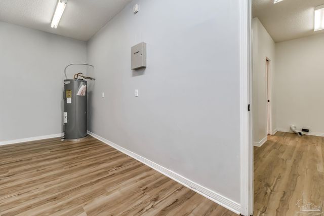 3031 Oak Pointe Dr, Pensacola, FL 32505