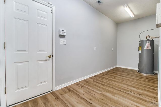 3031 Oak Pointe Dr, Pensacola, FL 32505