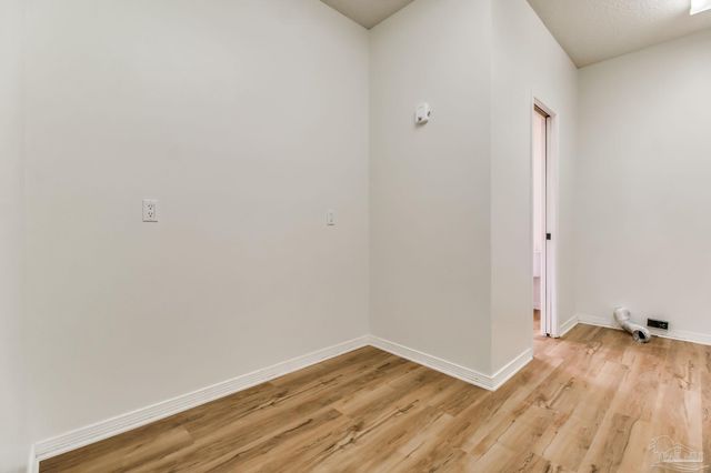 3031 Oak Pointe Dr, Pensacola, FL 32505