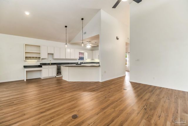 3031 Oak Pointe Dr, Pensacola, FL 32505