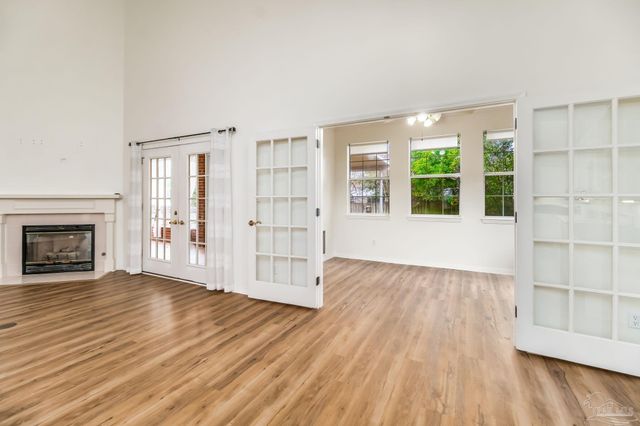 3031 Oak Pointe Dr, Pensacola, FL 32505