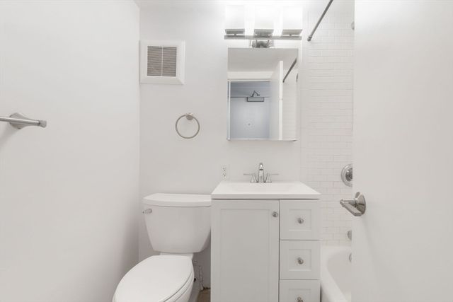 12 Stoneholm St 313, Boston, MA 02115
