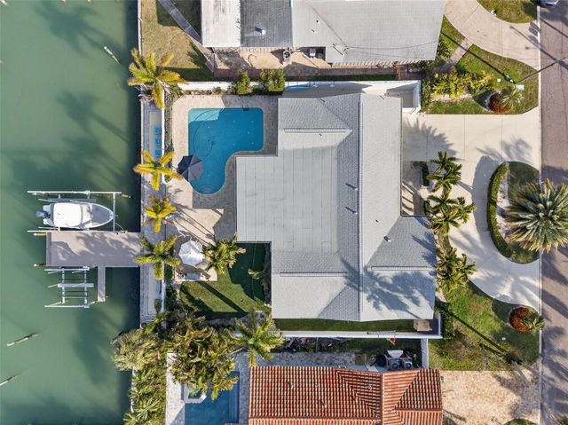 136 WINDWARD ISLAND, Clearwater Beach, FL 33767