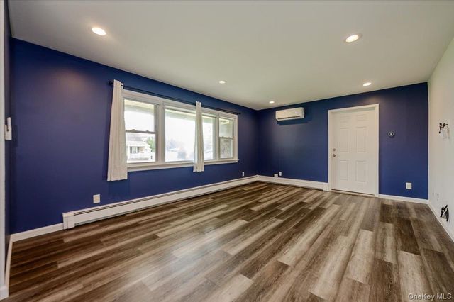 920 9th Street, West Babylon, NY 11704