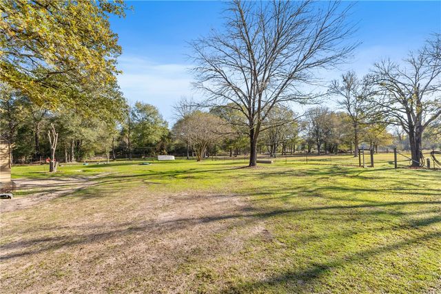 2205 Mallard Drive, Caldwell, TX 77836