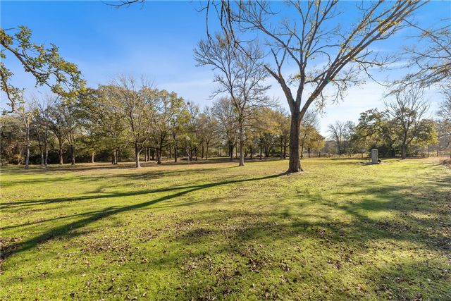 2205 Mallard Drive, Caldwell, TX 77836