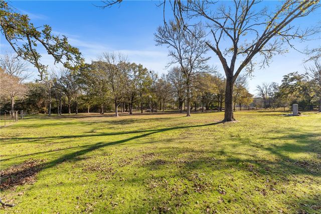 2205 Mallard Drive, Caldwell, TX 77836