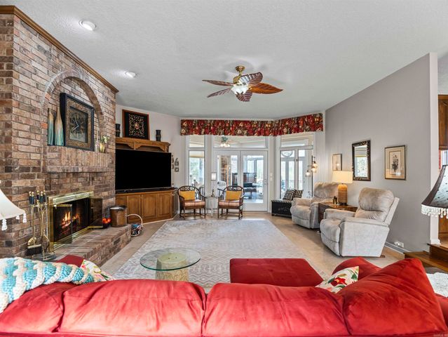 2 Alcazaba Lane, Hot Springs Village, AR 71909