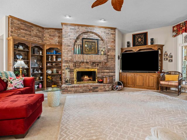 2 Alcazaba Lane, Hot Springs Village, AR 71909