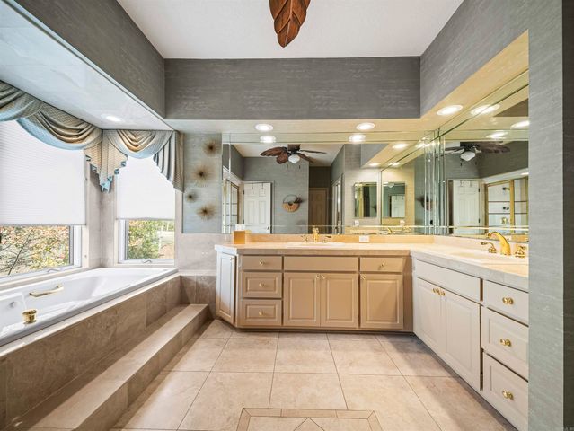 2 Alcazaba Lane, Hot Springs Village, AR 71909