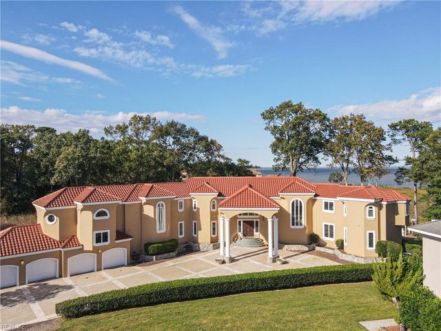 121 Windy Point DR, Suffolk, VA 23435