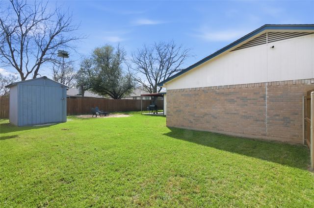 501 Fox Drive, Saginaw, TX 76179