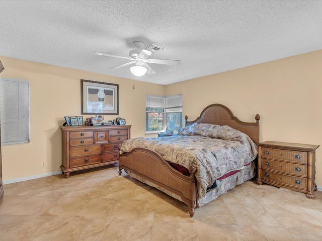7036 Summer Tree Drive B, Boynton Beach, FL 33437