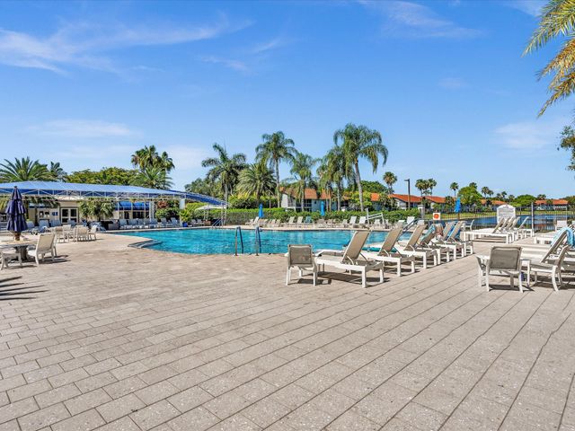 7036 Summer Tree Drive B, Boynton Beach, FL 33437