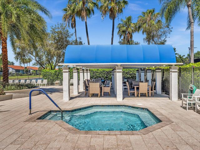 7036 Summer Tree Drive B, Boynton Beach, FL 33437