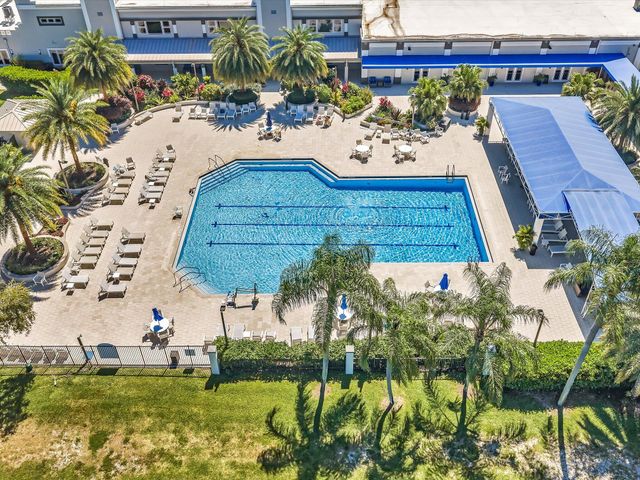 7036 Summer Tree Drive B, Boynton Beach, FL 33437