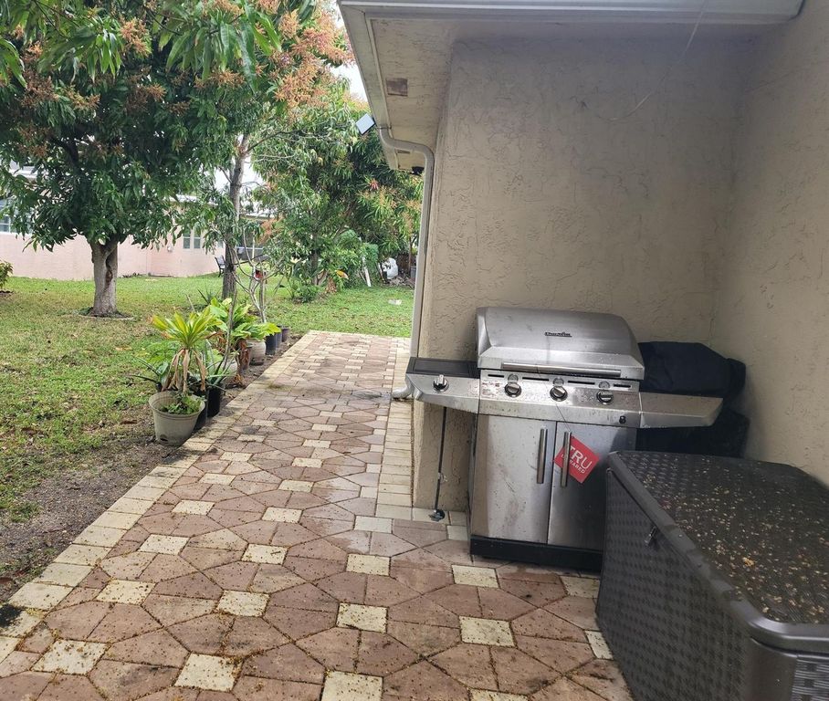 7613 NW 68th Terrace, Tamarac, FL 33321