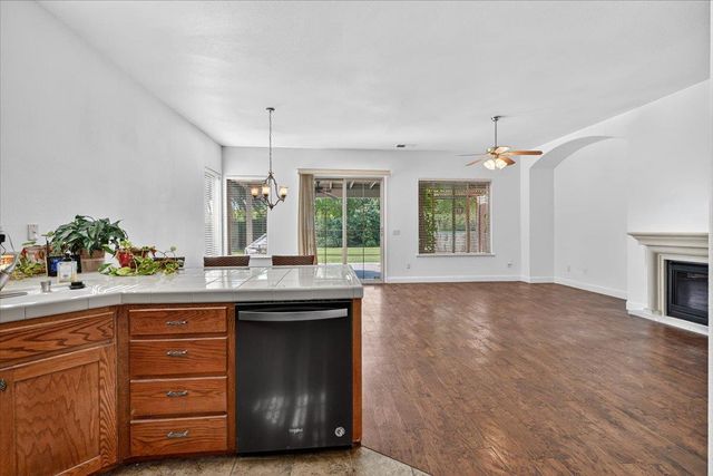 5840 E Erin Avenue, Fresno, CA 93727