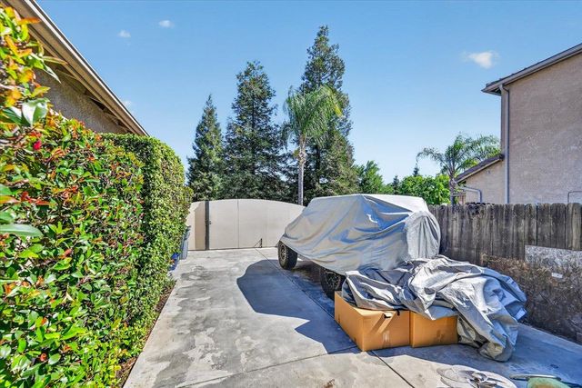 5840 E Erin Avenue, Fresno, CA 93727