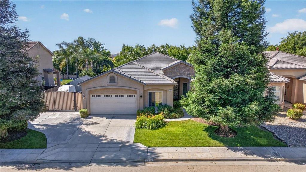 5840 E Erin Avenue, Fresno, CA 93727