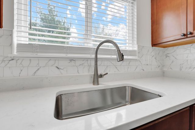 6140 Barclay Court, Canal Winchester, OH 43110