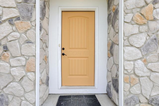 6140 Barclay Court, Canal Winchester, OH 43110