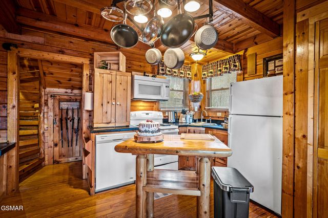 3049 Brothers Way, Sevierville, TN 37862