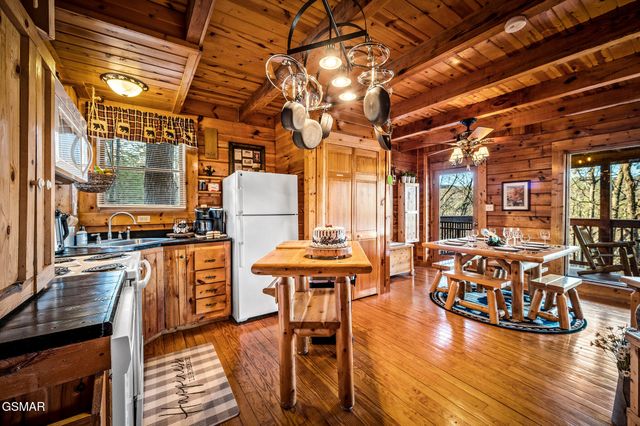 3049 Brothers Way, Sevierville, TN 37862